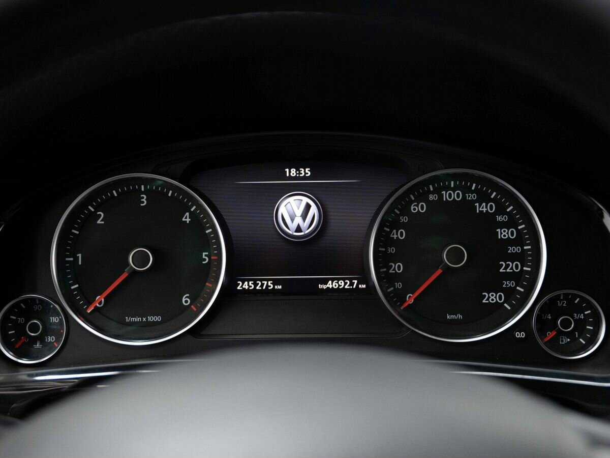Volkswagen Touareg с пробегом — 2010 год. Фото: #17