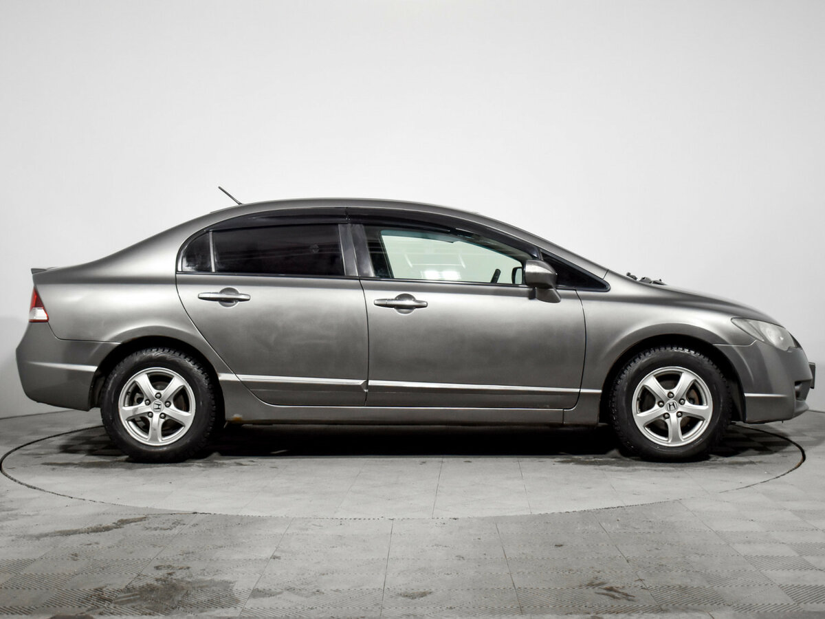 Honda Civic с пробегом — 2009 год. Фото: #3