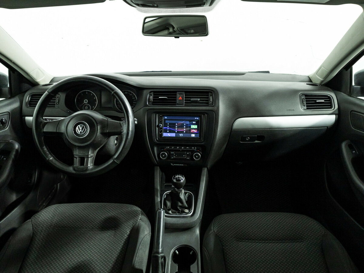 Volkswagen Jetta с пробегом — 2011 год. Фото: #12