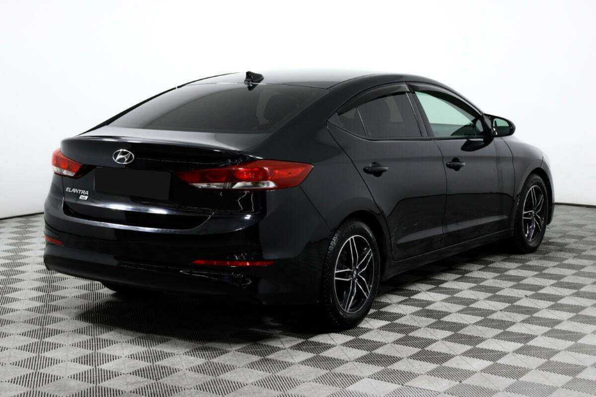 Hyundai Elantra с пробегом — 2018 год. Фото: #4