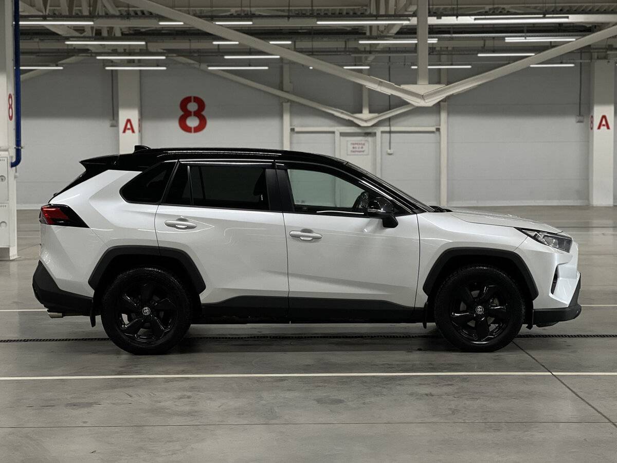 Toyota RAV4 с пробегом — 2021 год. Фото: #3