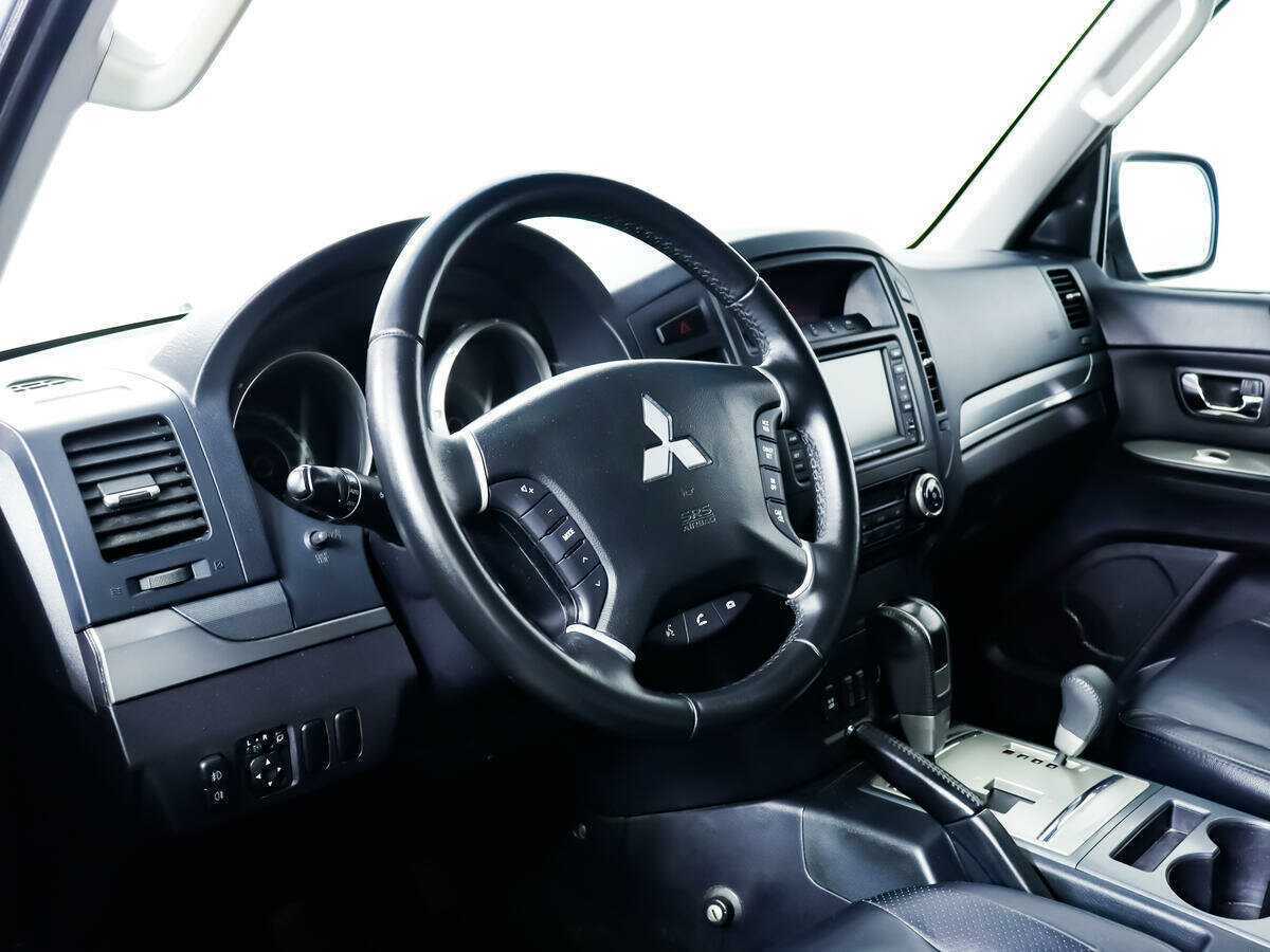 Mitsubishi Pajero с пробегом — 2011 год. Фото: #9