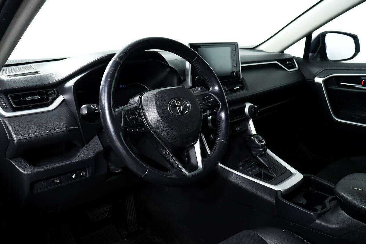 Toyota RAV4 с пробегом — 2020 год. Фото: #12