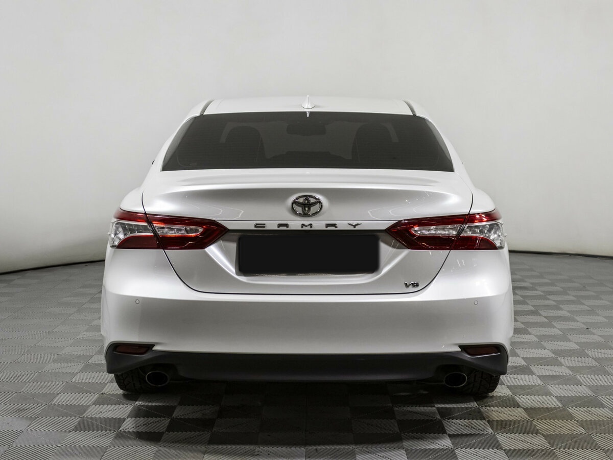Toyota Camry с пробегом — 2018 год. Фото: #5