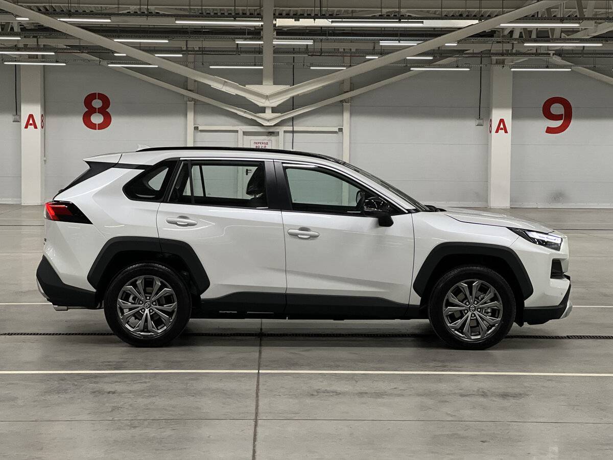 Toyota RAV4 с пробегом — 2024 год. Фото: #3
