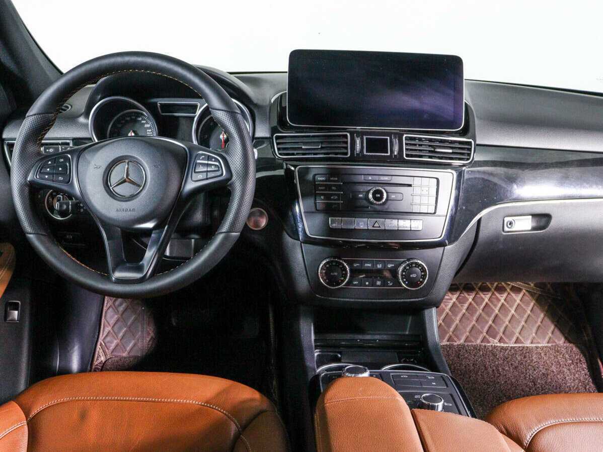 Mercedes-Benz GLE с пробегом — 2015 год. Фото: #9
