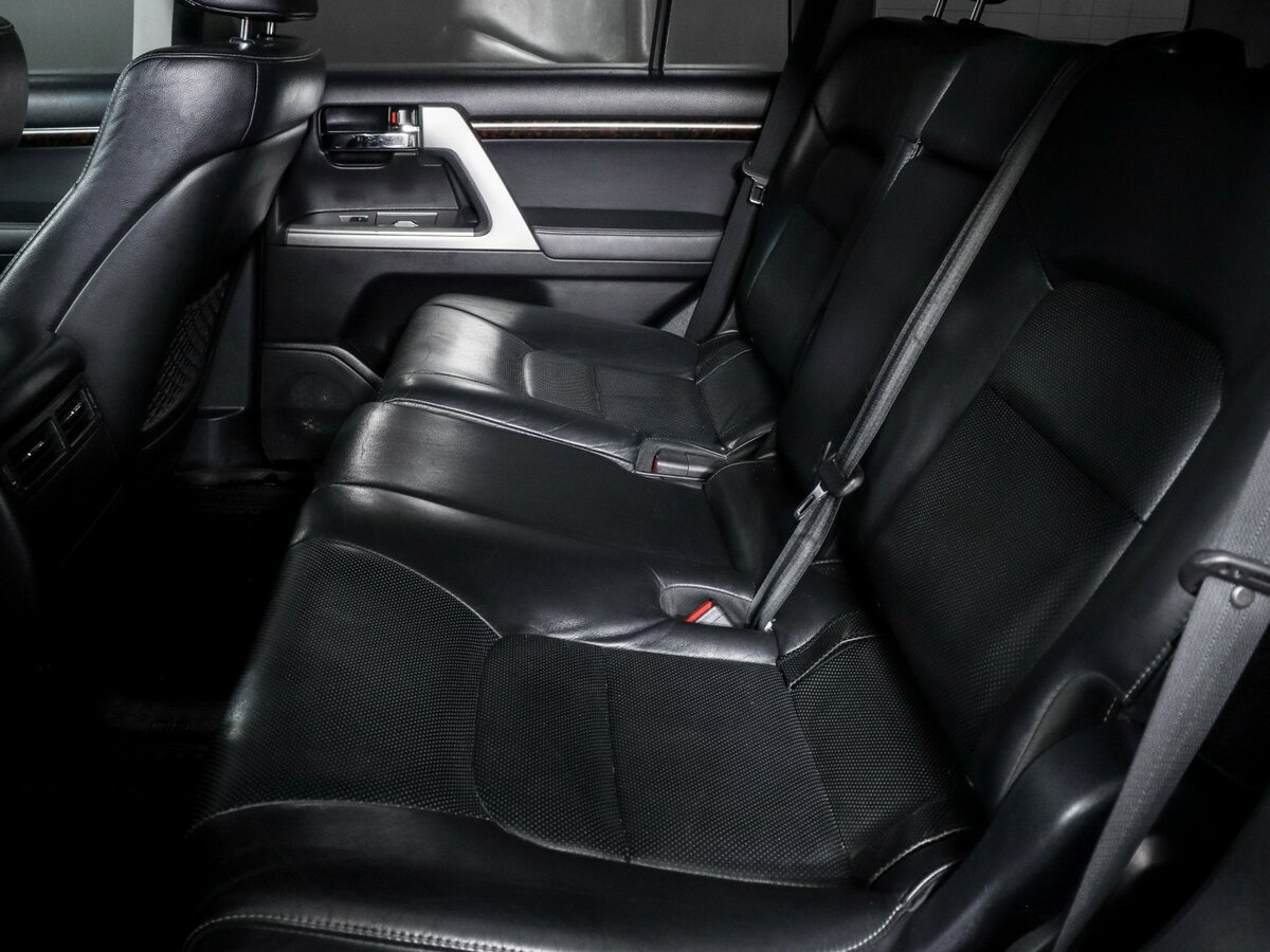 Toyota Land Cruiser с пробегом — 2014 год. Фото: #9