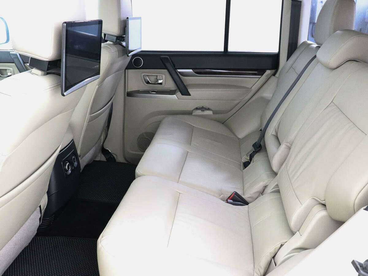 Mitsubishi Pajero с пробегом — 2019 год. Фото: #10
