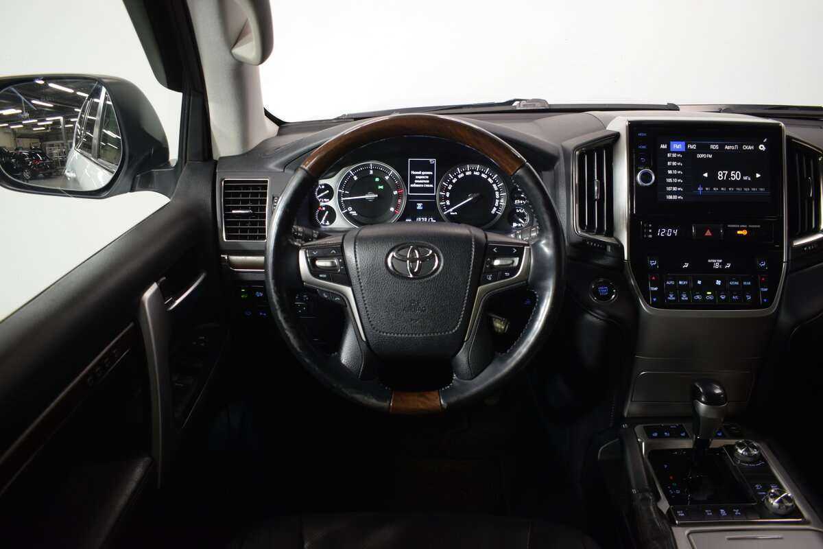 Toyota Land Cruiser с пробегом — 2015 год. Фото: #7