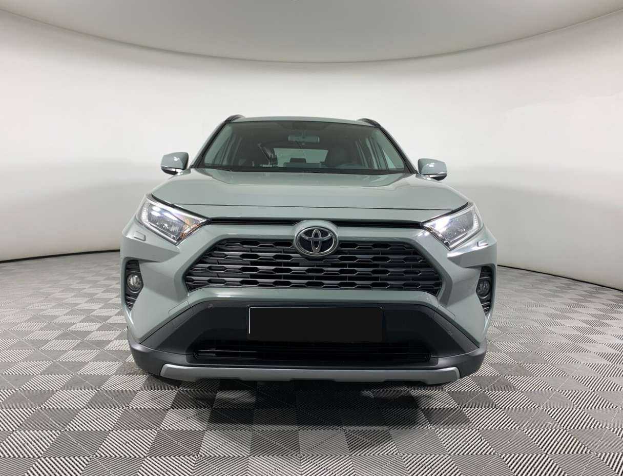 Toyota RAV4 с пробегом — 2020 год. Фото: #1