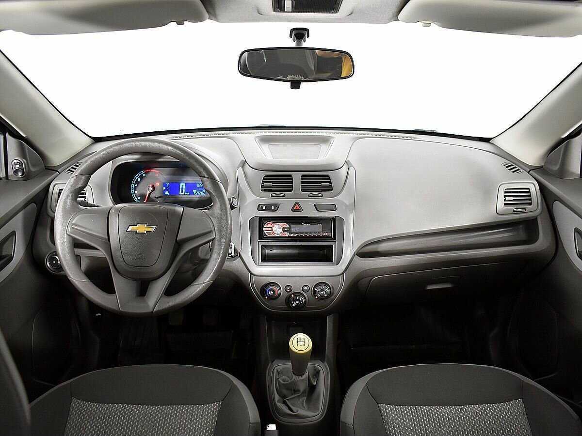 Chevrolet Cobalt с пробегом — 2013 год. Фото: #7