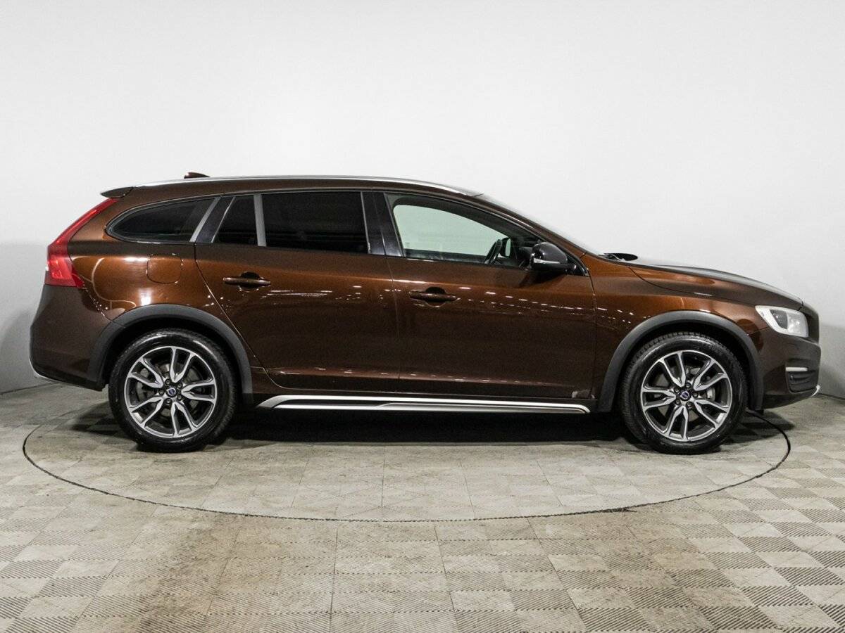 Volvo V60 Cross Country с пробегом — 2016 год. Фото: #3