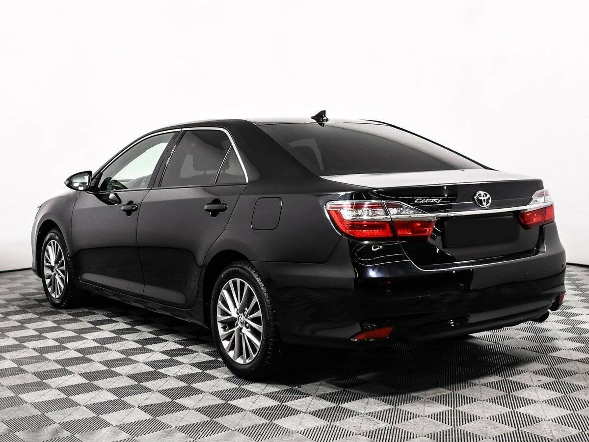 Toyota Camry с пробегом — 2017 год. Фото: #6