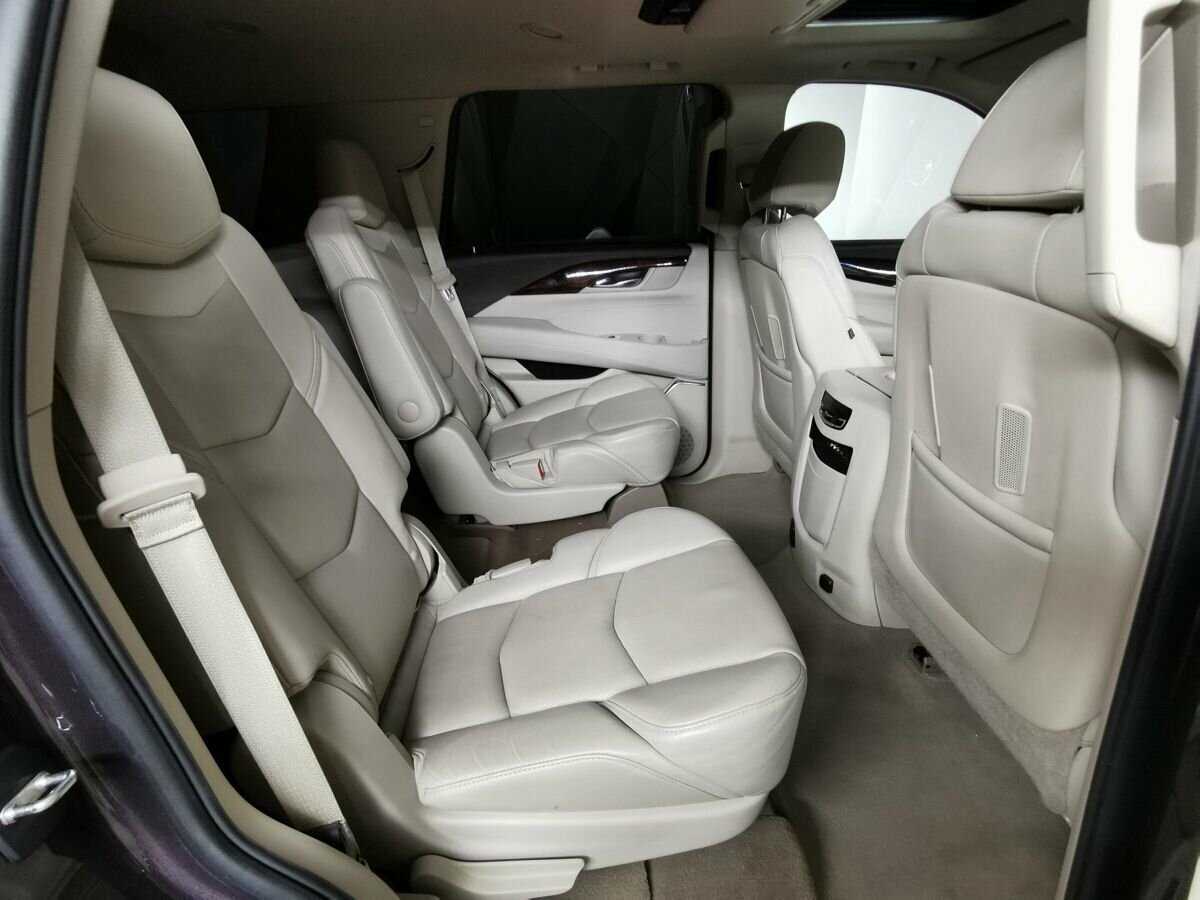 Cadillac Escalade с пробегом — 2015 год. Фото: #11