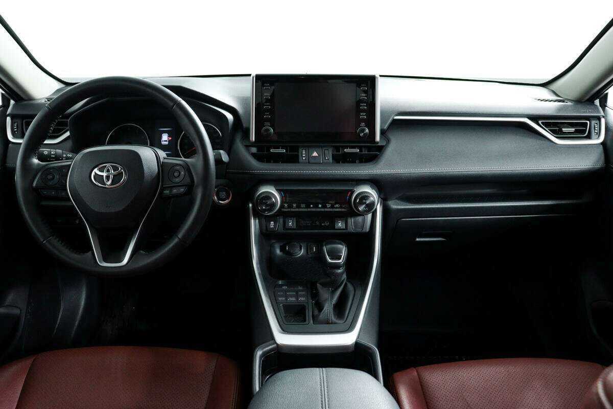 Toyota RAV4 с пробегом — 2021 год. Фото: #10