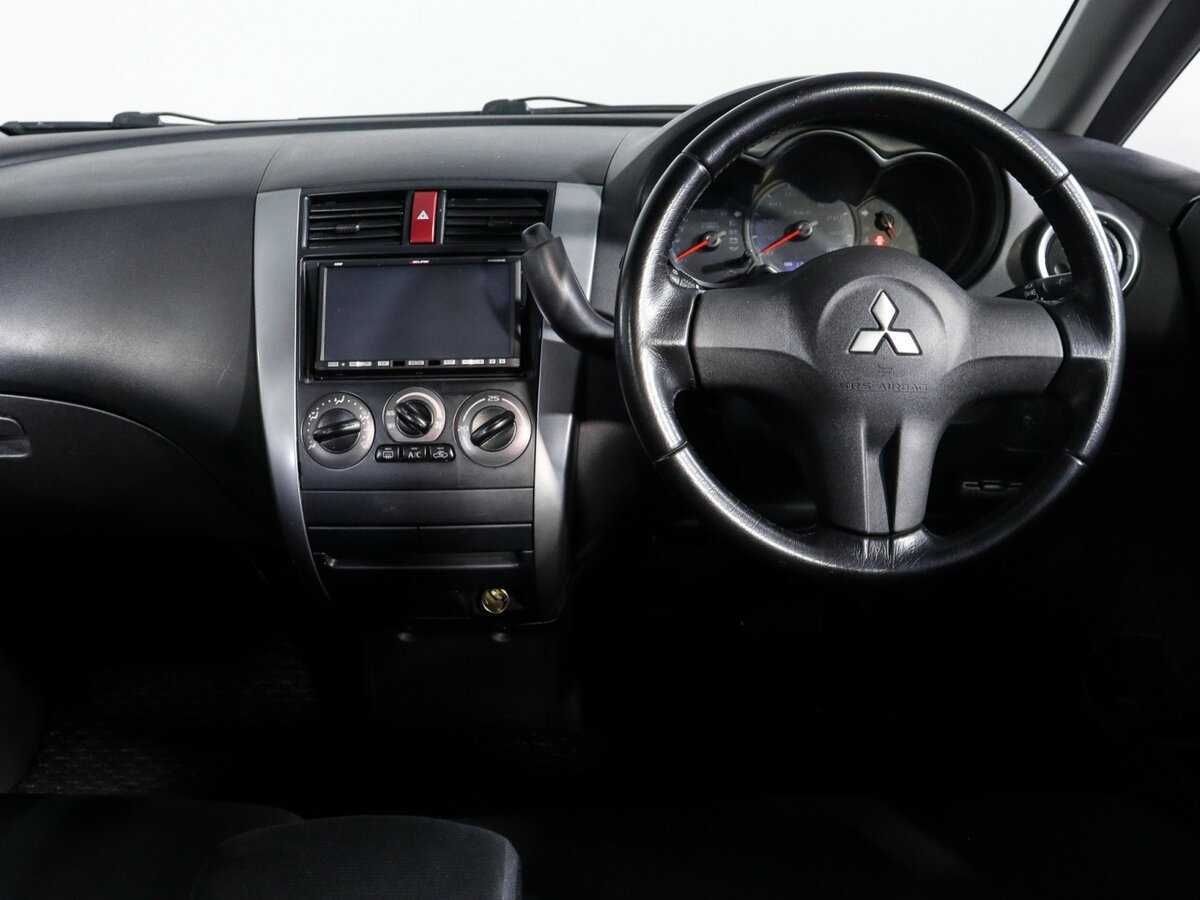Mitsubishi Colt с пробегом — 2010 год. Фото: #11