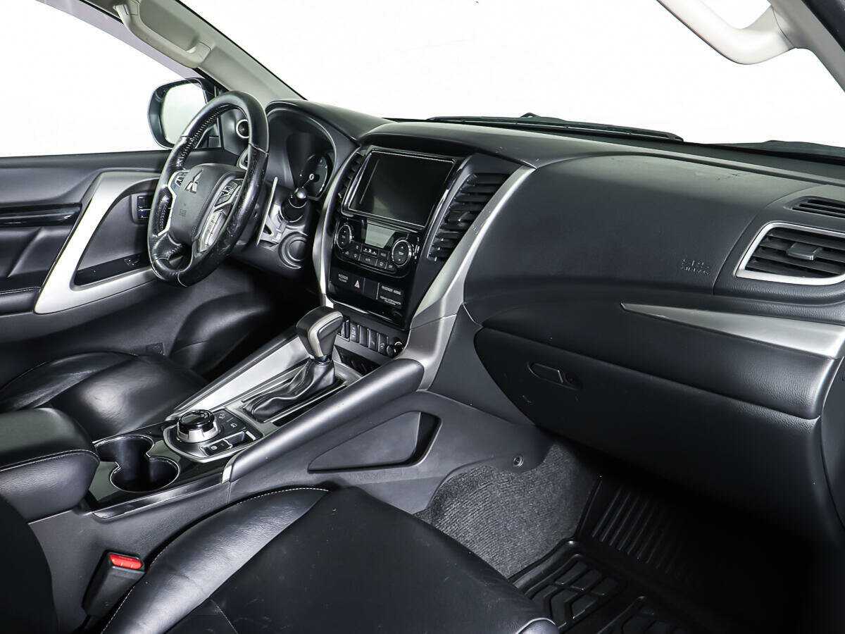 Mitsubishi Pajero Sport с пробегом — 2019 год. Фото: #8