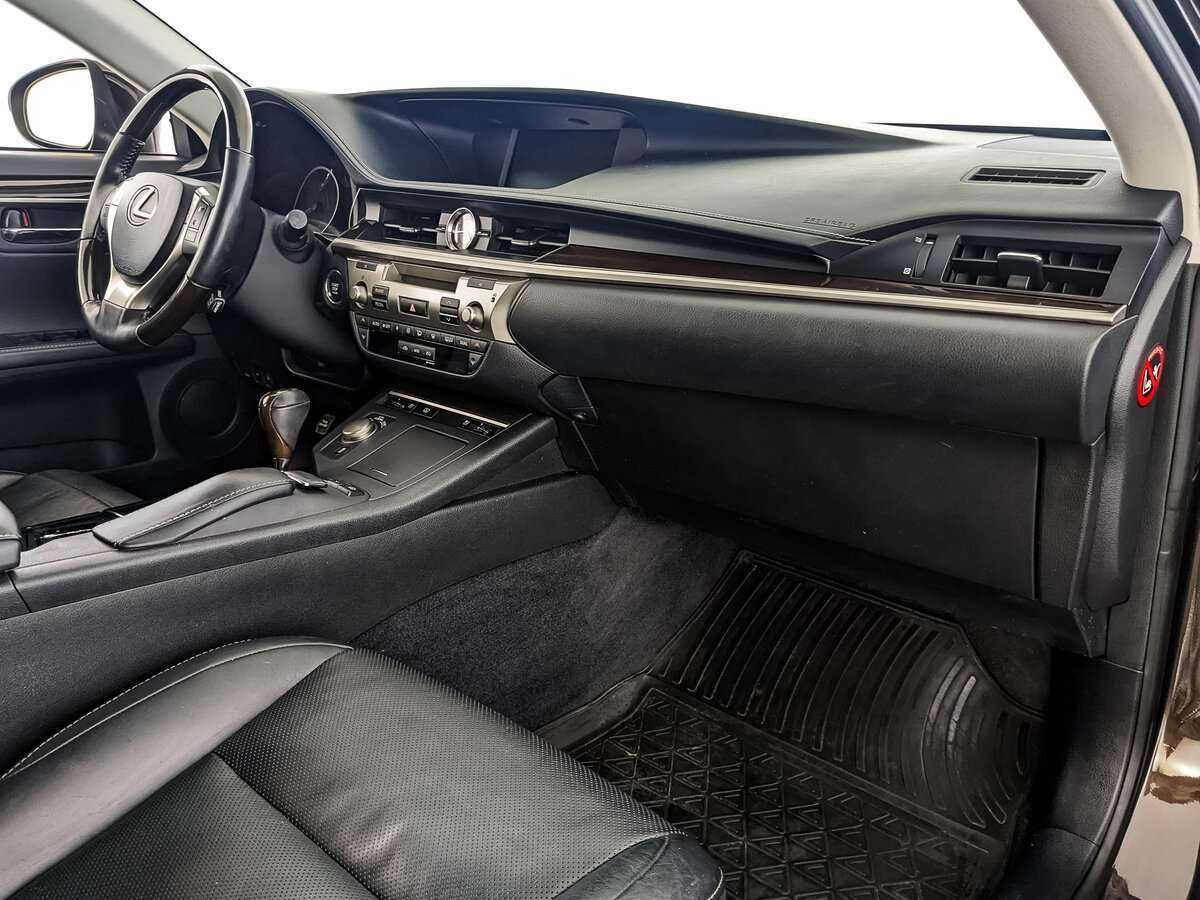 Lexus ES с пробегом — 2014 год. Фото: #11