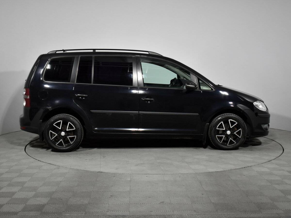 Volkswagen Touran с пробегом — 2010 год. Фото: #3