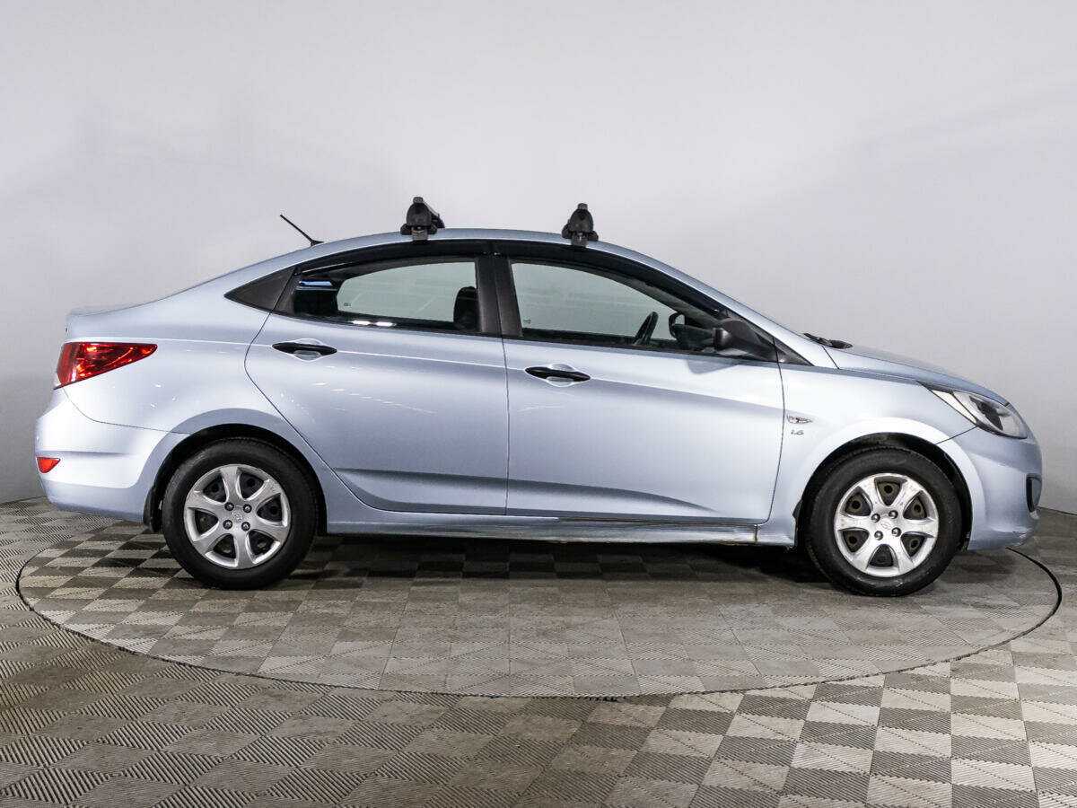Hyundai Solaris с пробегом — 2011 год. Фото: #3