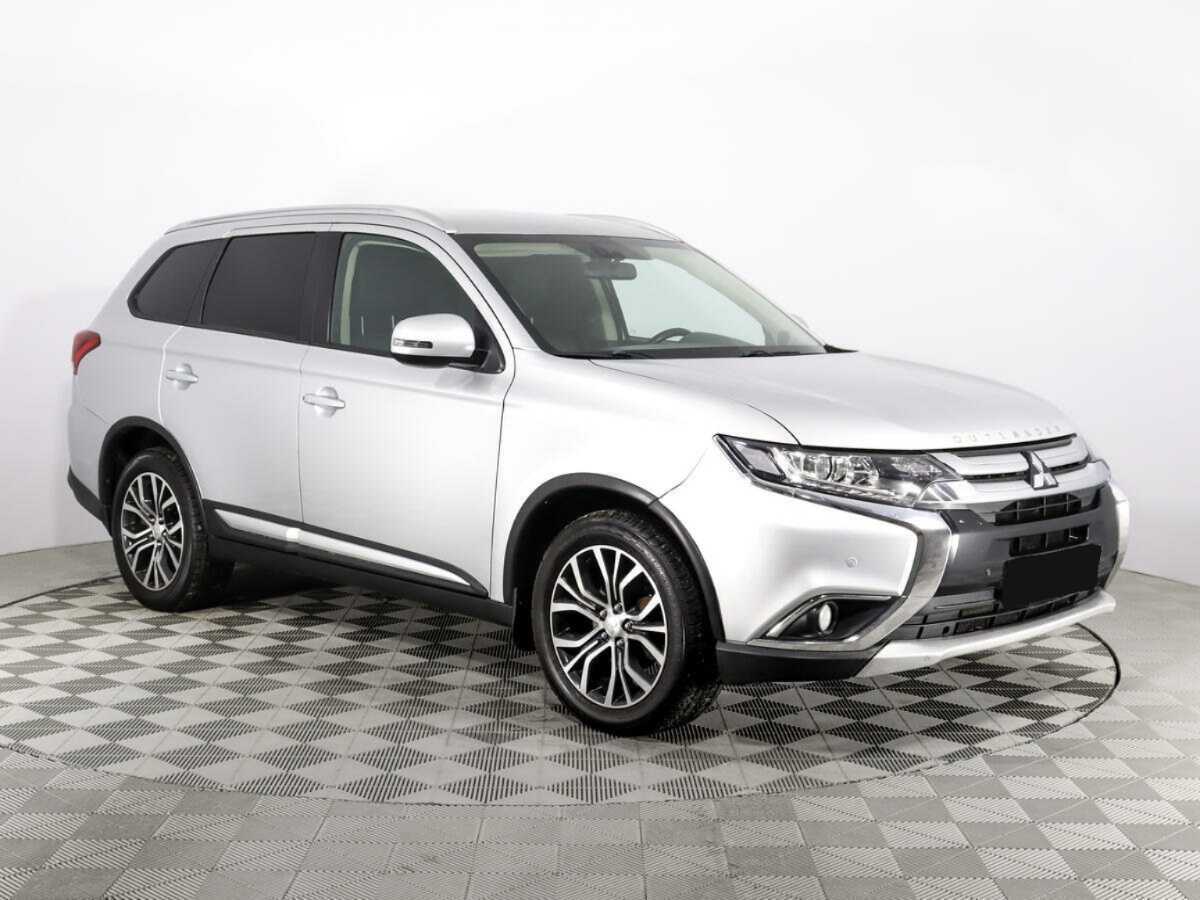 Mitsubishi Outlander с пробегом — 2017 год. Фото: #2