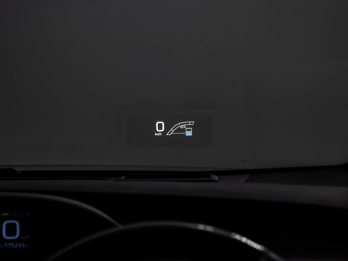 Toyota Prius с пробегом — 2016 год. Фото: #17