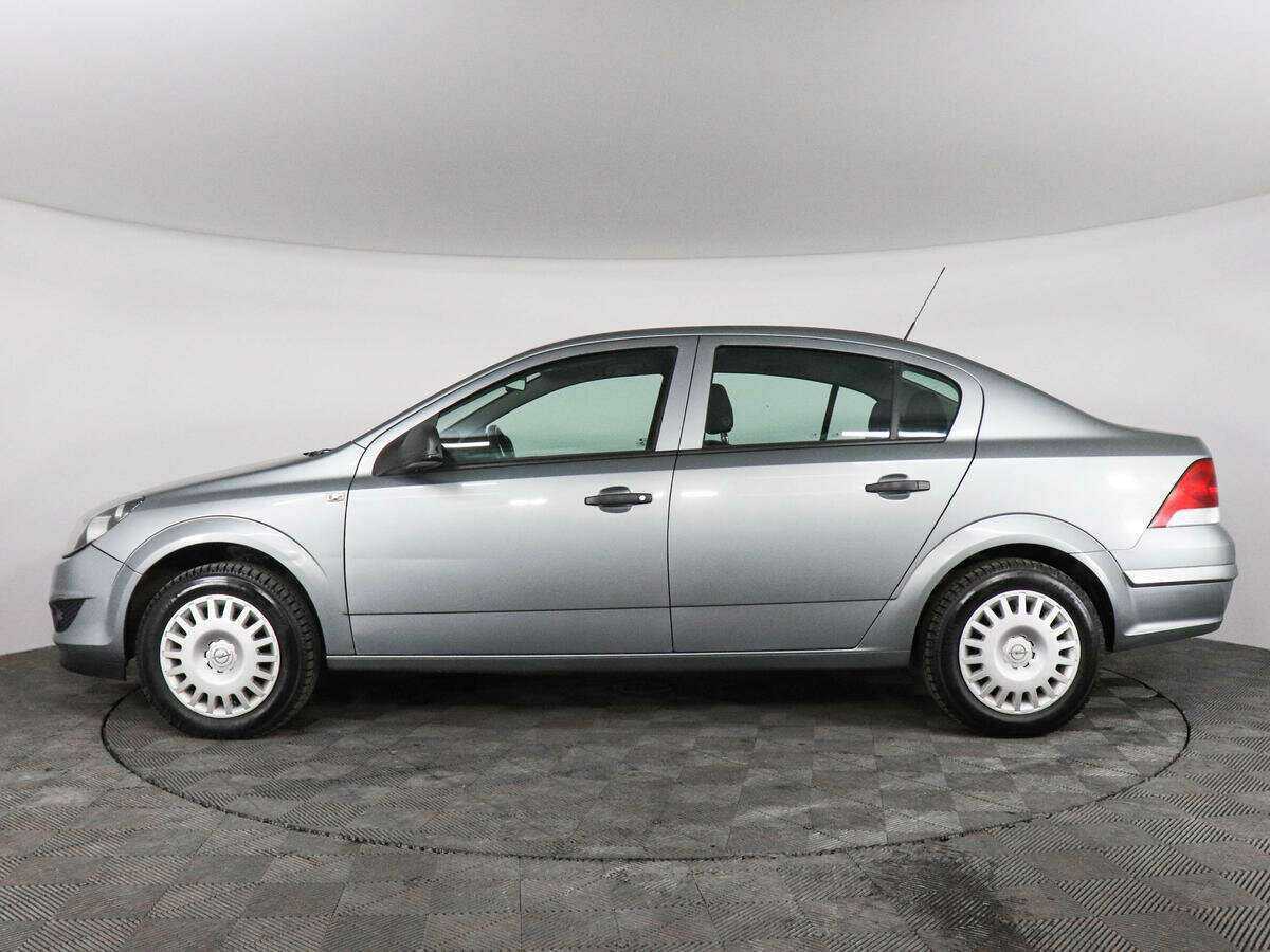 Opel Astra с пробегом — 2011 год. Фото: #7