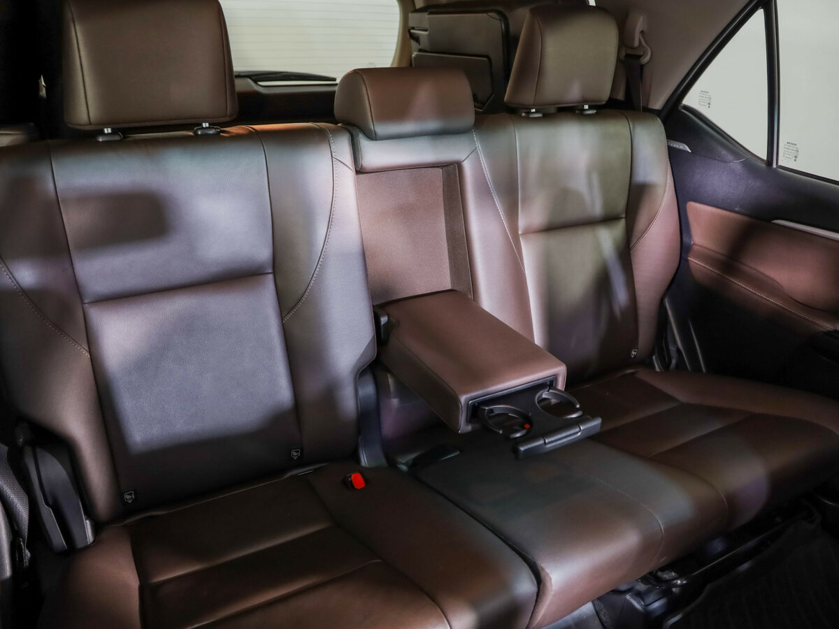 Toyota Fortuner с пробегом — 2017 год. Фото: #31