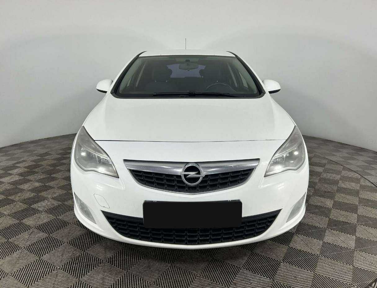 Opel Astra с пробегом — 2011 год. Фото: #1