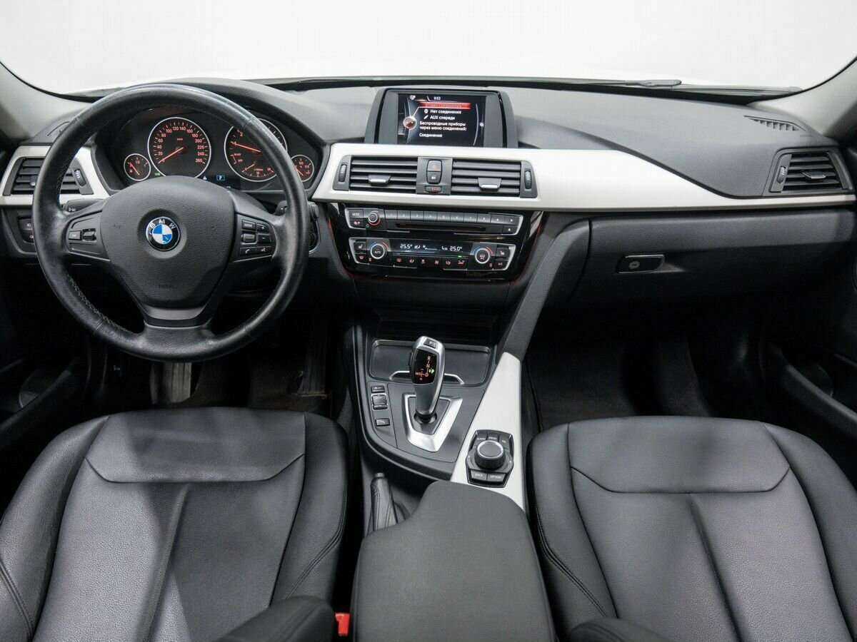 BMW 3 серии с пробегом — 2015 год. Фото: #9