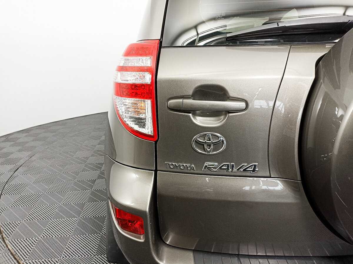 Toyota RAV4 с пробегом — 2011 год. Фото: #6