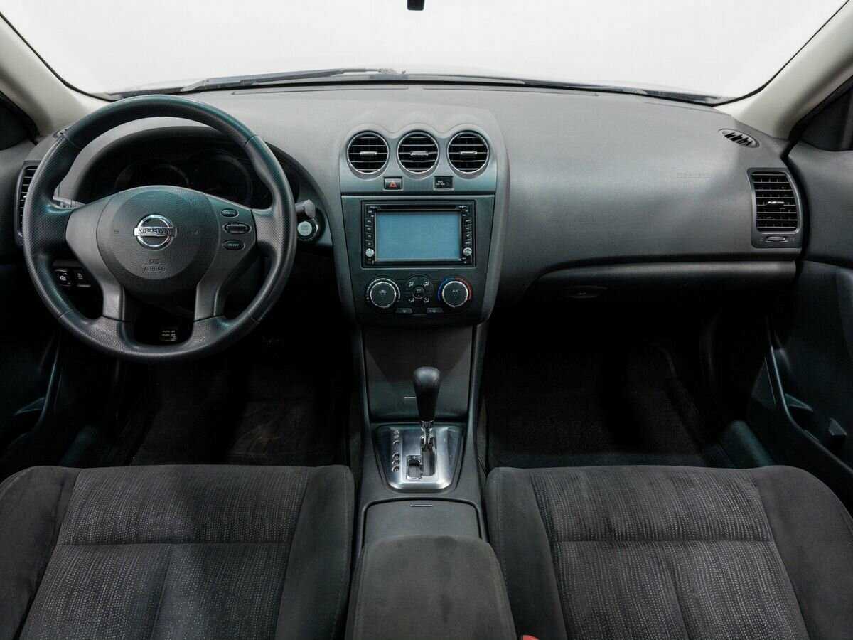 Nissan Altima с пробегом — 2012 год. Фото: #9