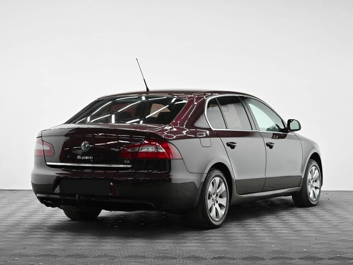 Skoda Superb с пробегом — 2009 год. Фото: #3
