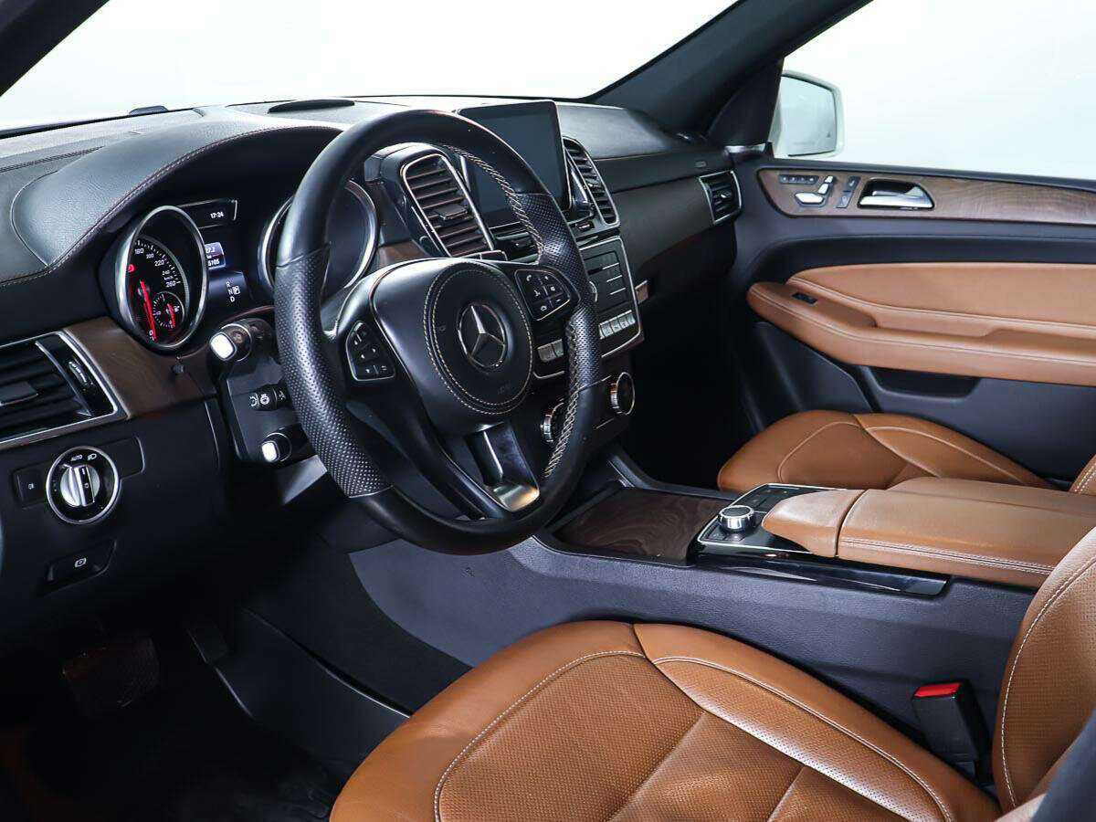 Mercedes-Benz GLE с пробегом — 2015 год. Фото: #12