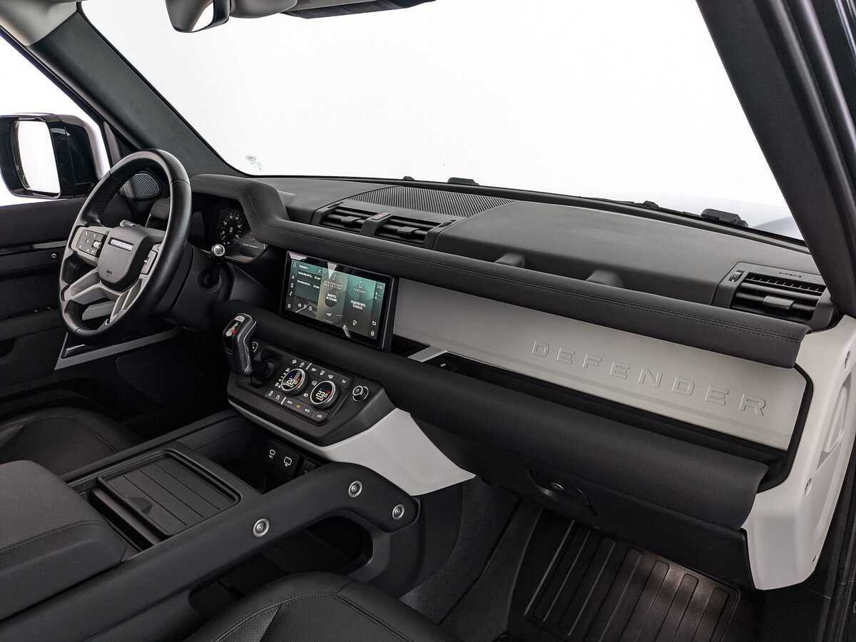 Land Rover Defender с пробегом — 2021 год. Фото: #12