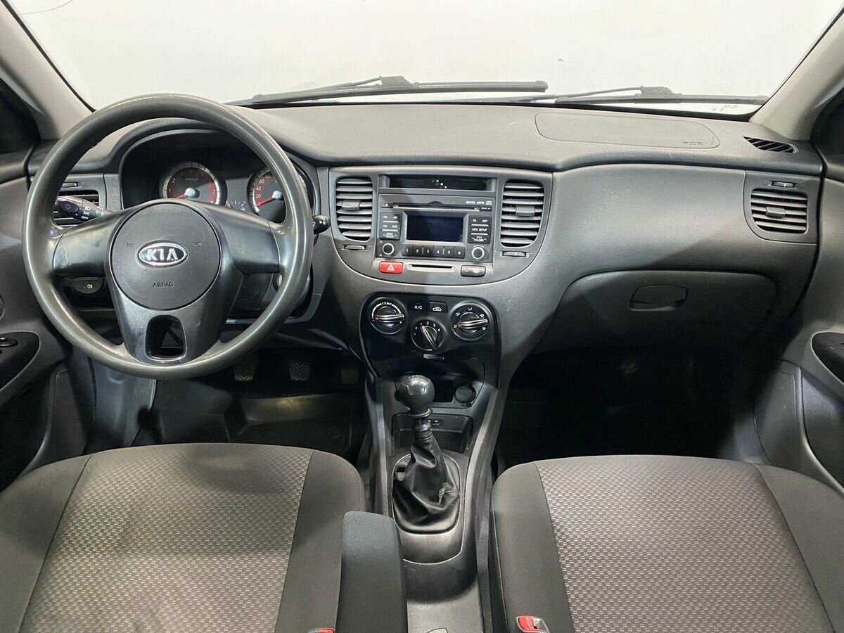 Kia Rio с пробегом — 2010 год. Фото: #8