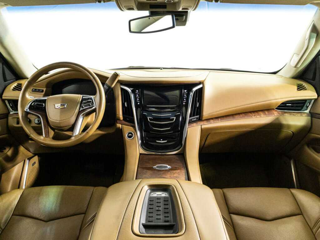 Cadillac Escalade с пробегом — 2015 год. Фото: #12
