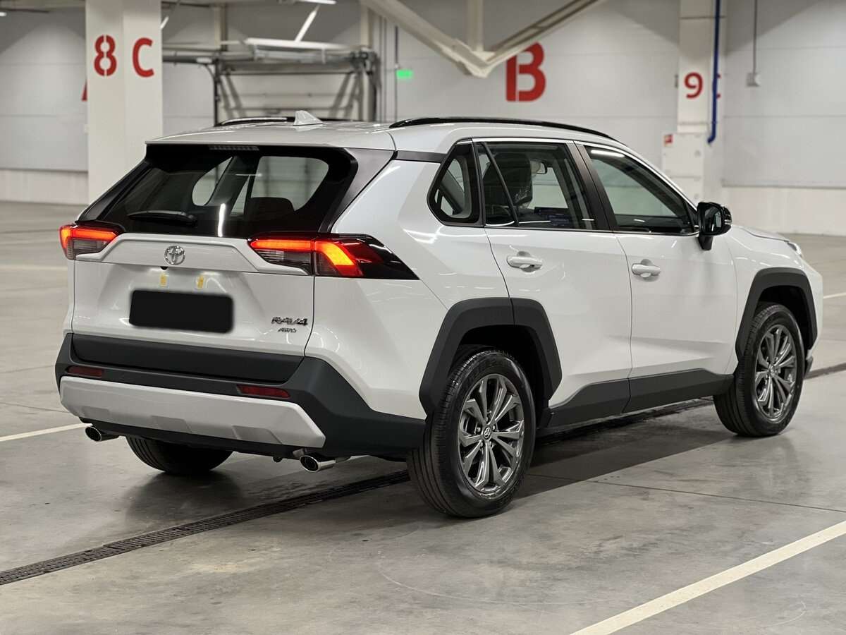 Toyota RAV4 с пробегом — 2024 год. Фото: #4