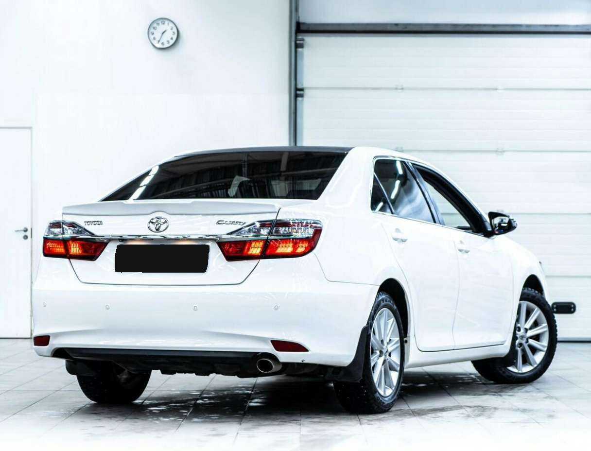 Toyota Camry с пробегом — 2016 год. Фото: #2