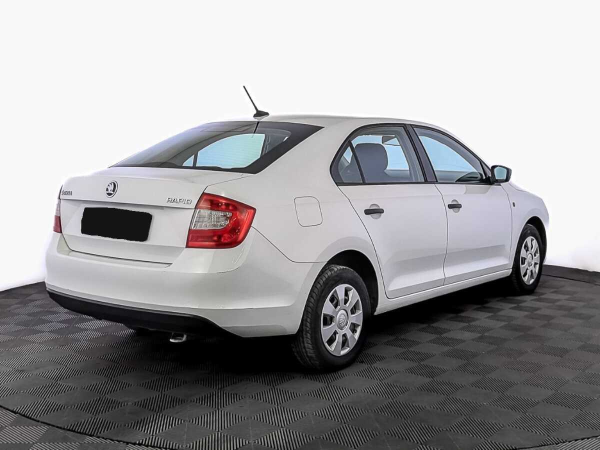 Skoda Rapid с пробегом — 2017 год. Фото: #4