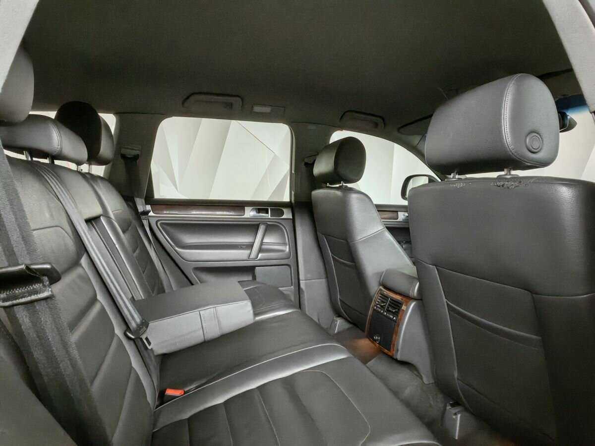 Volkswagen Touareg с пробегом — 2010 год. Фото: #11