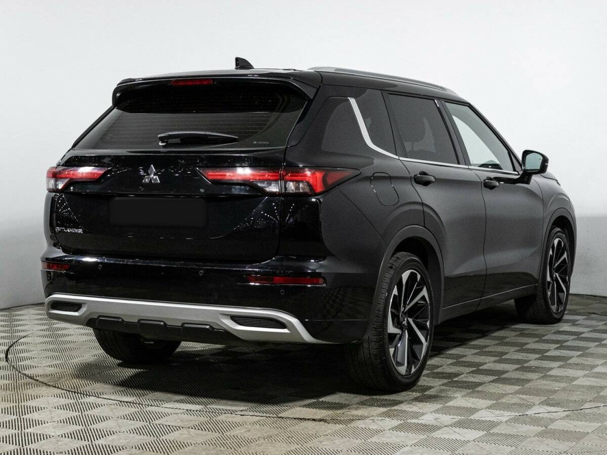 Mitsubishi Outlander с пробегом — 2023 год. Фото: #4