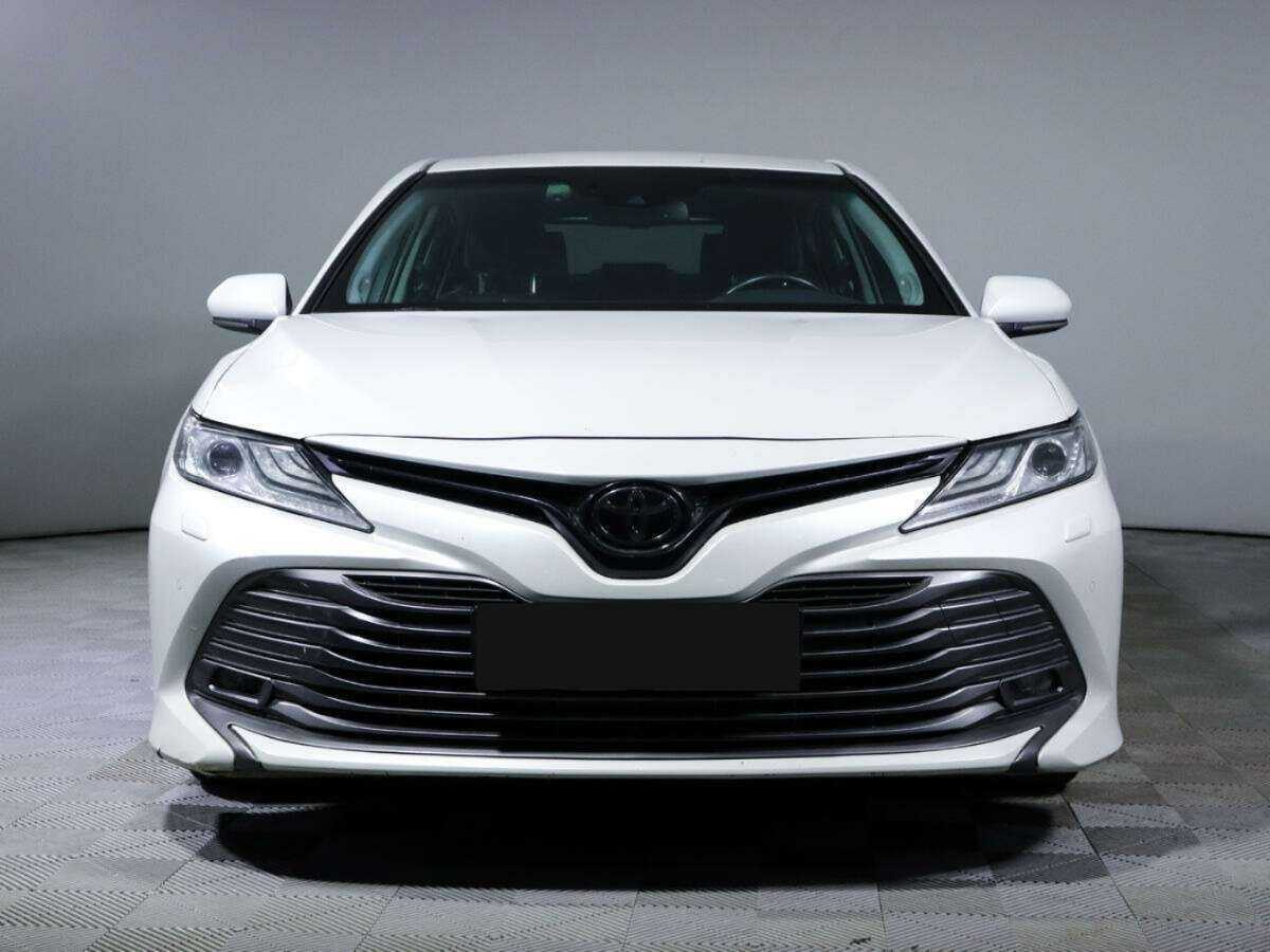 Toyota Camry с пробегом — 2020 год. Фото: #1