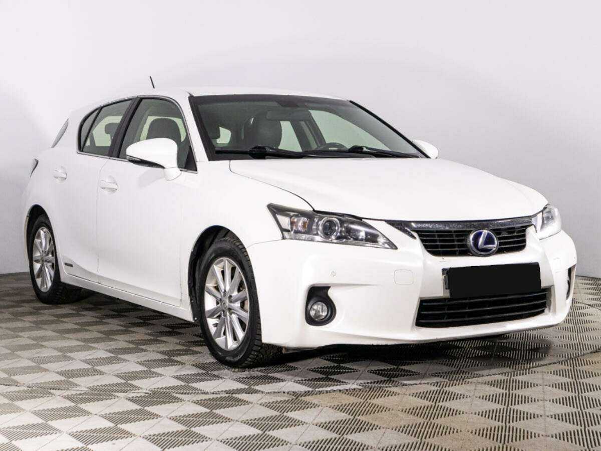 Lexus CT с пробегом — 2012 год. Фото: #2