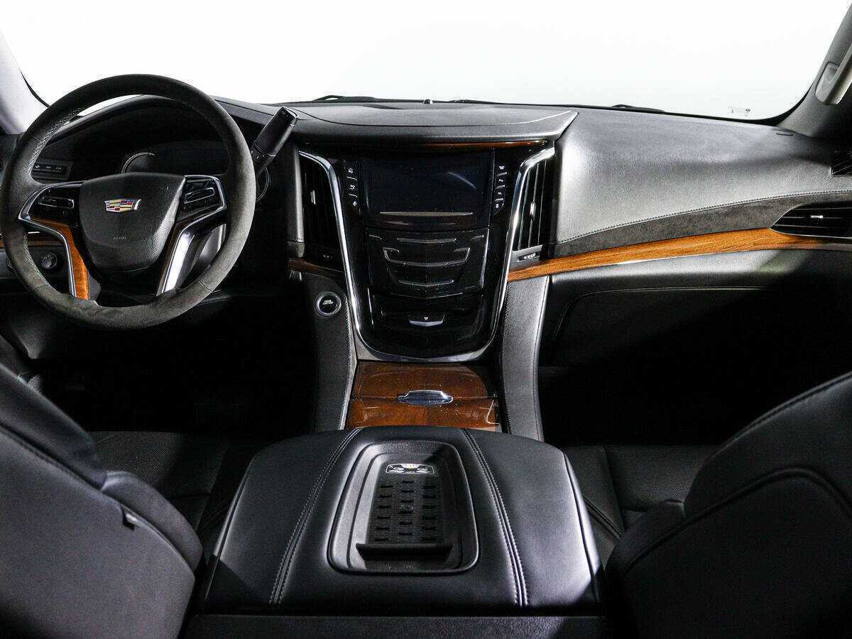 Cadillac Escalade с пробегом — 2016 год. Фото: #12