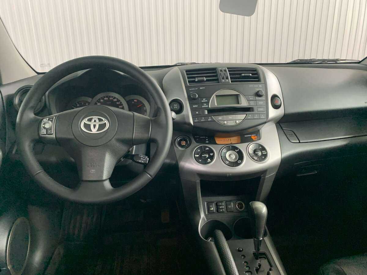 Toyota RAV4 с пробегом — 2006 год. Фото: #8