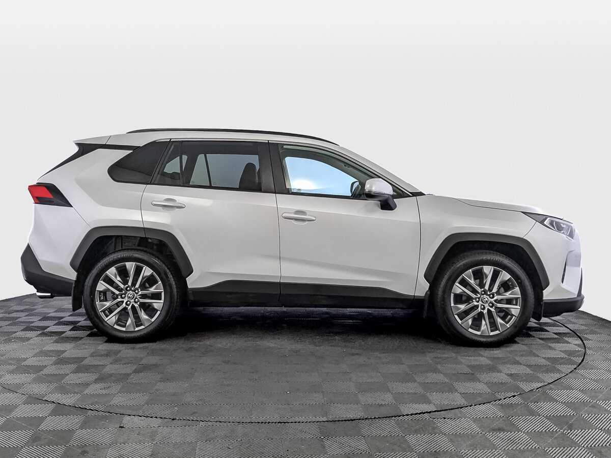 Toyota RAV4 с пробегом — 2021 год. Фото: #3