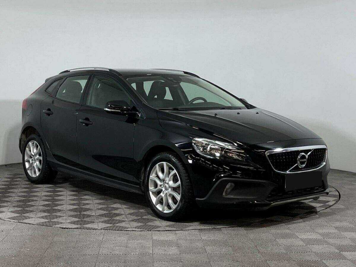 Volvo V40 Cross Country с пробегом — 2017 год. Фото: #2