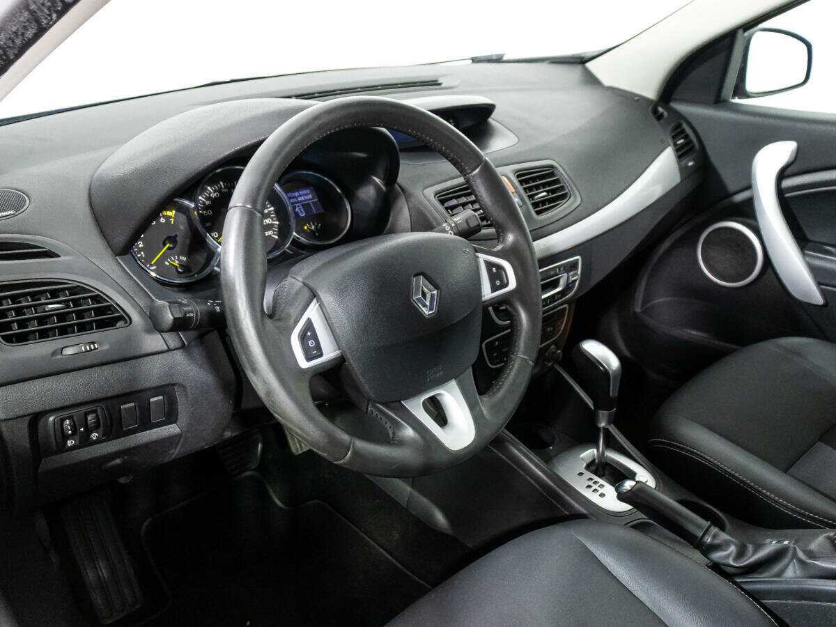 Renault Megane с пробегом — 2011 год. Фото: #10