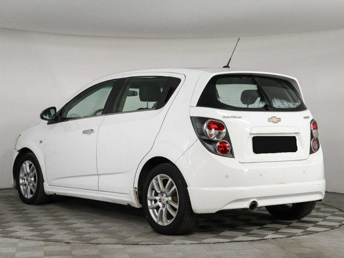 Chevrolet Aveo с пробегом — 2014 год. Фото: #3